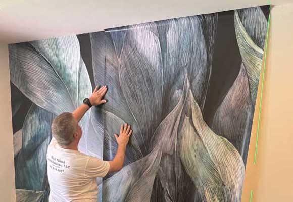 Oliver hanging wallpaper