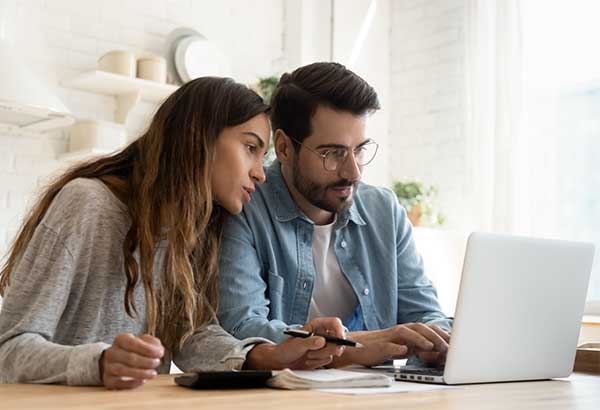 Image of a young couple considering their wallpaper budget